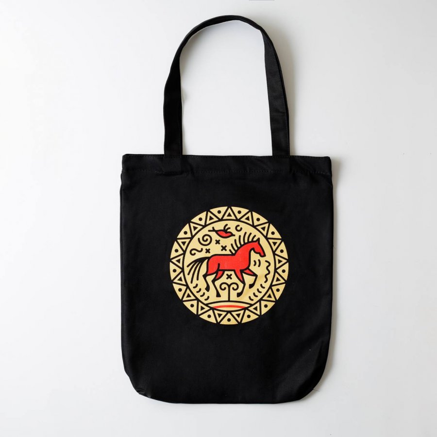 Сумка «Красный конь» Сумка из саржи с ярким северным символом солнца &mdash; мезенским конем.